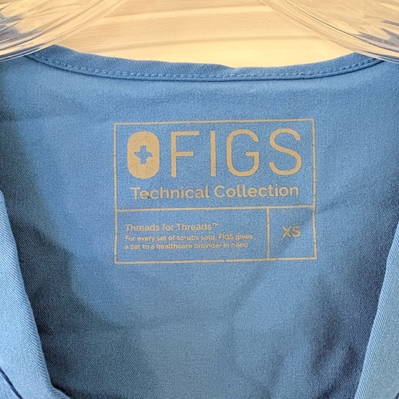 Figs Caterina One Pocket Scrub Top - Royal Blue - Picture 2 of 3